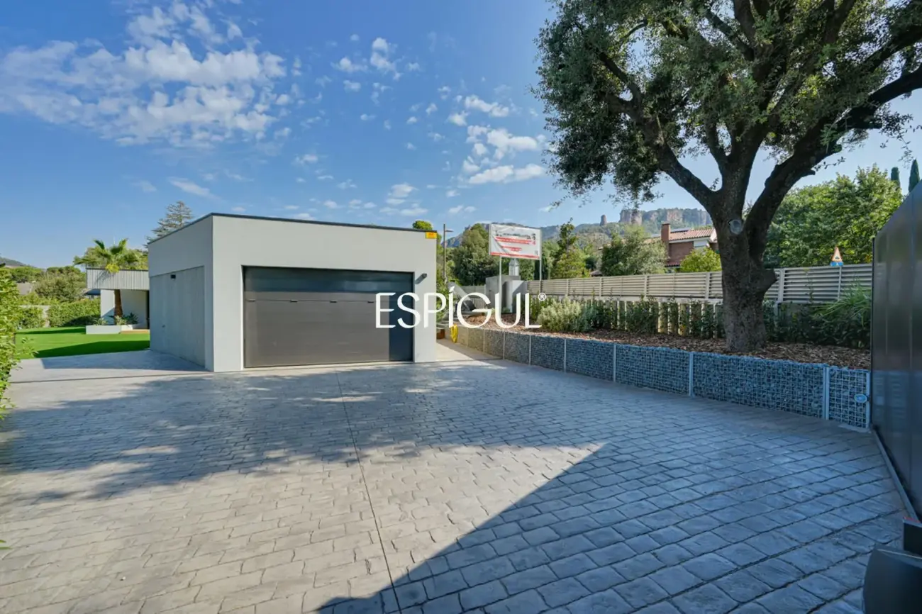 Chalet de obra nueva en venta en Matadepera