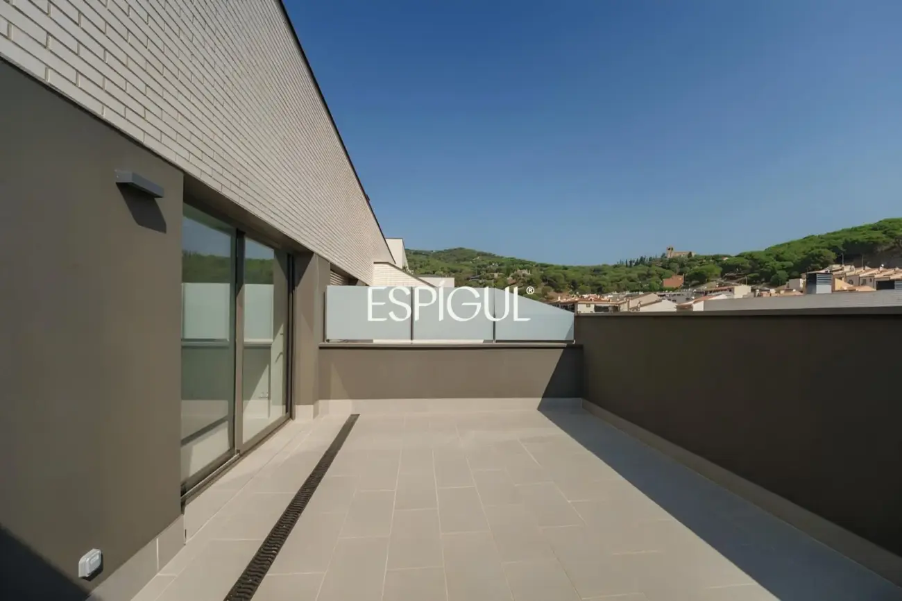 Dúplex invertido con terraza panorámica en el centro de Sant Andreu de Llavaneres