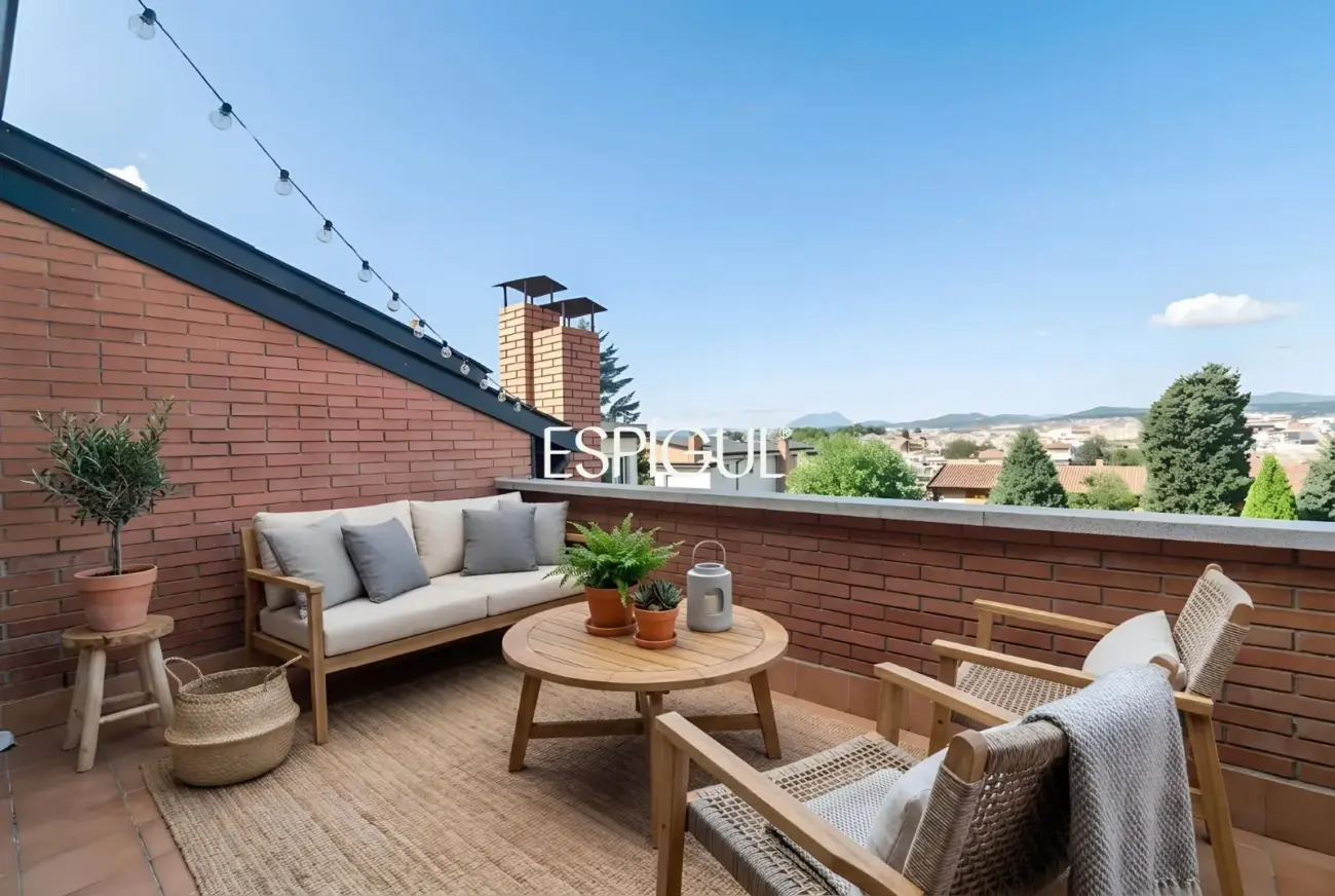 Exclusive semi-detached house for sale in the Eixample of Sant Cugat del Vallès