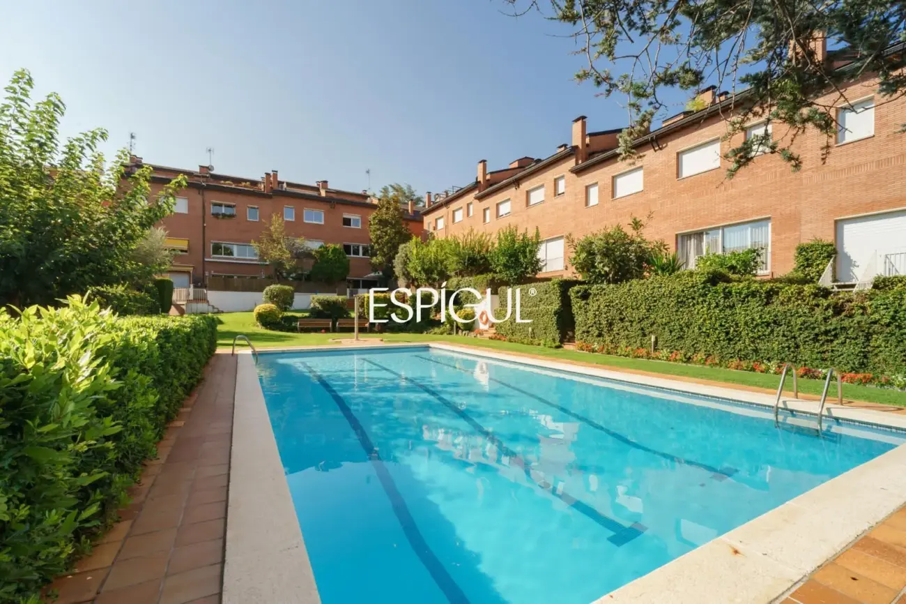 Exclusive semi-detached house for sale in the Eixample of Sant Cugat del Vallès