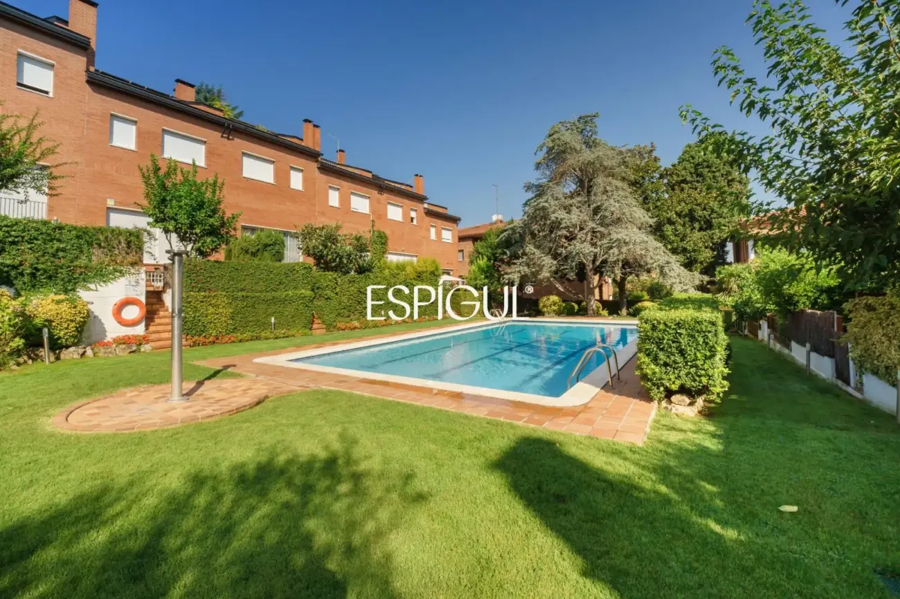 Exclusive semi-detached house for sale in the Eixample of Sant Cugat del Vallès