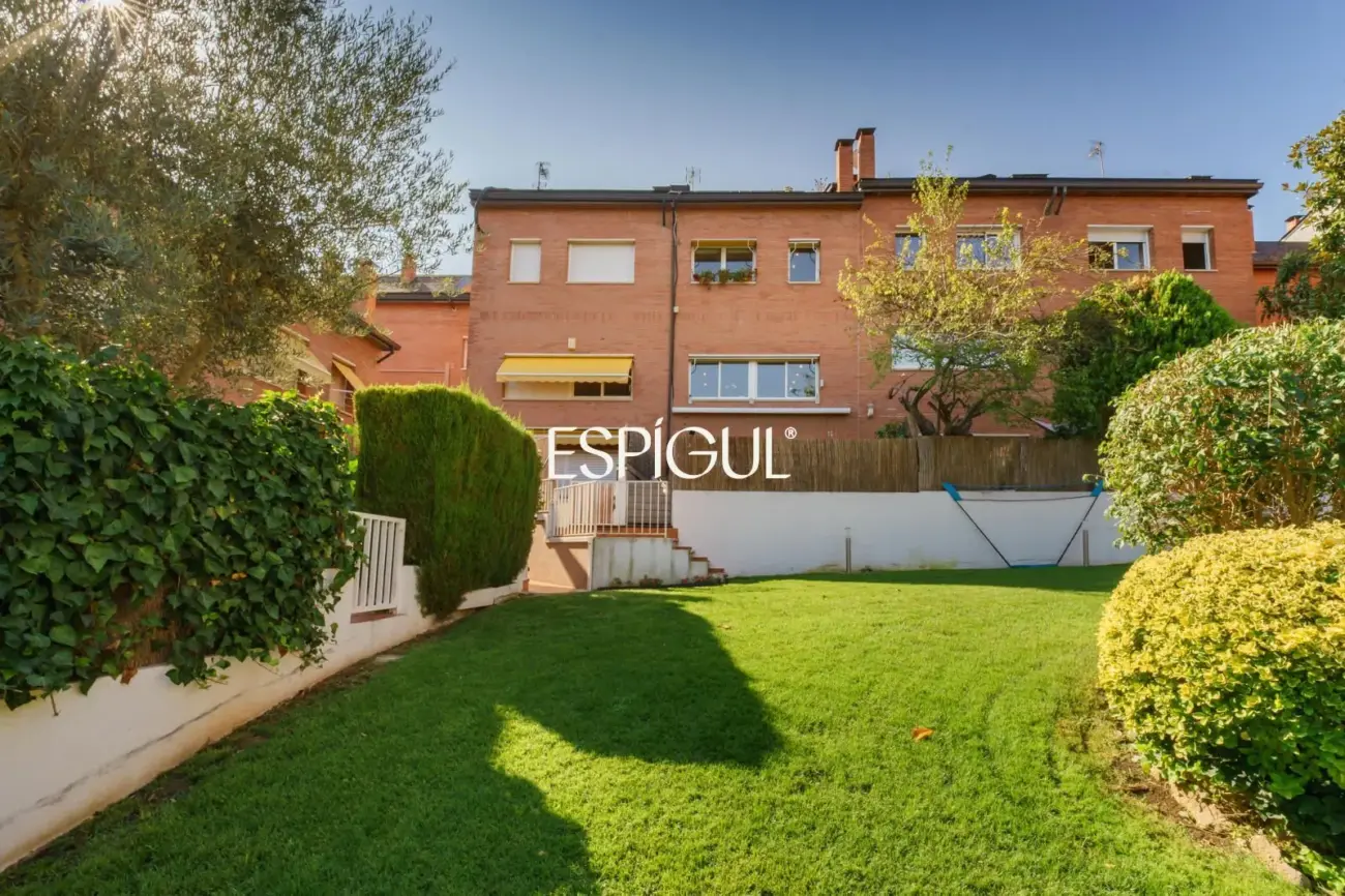 Exclusive semi-detached house for sale in the Eixample of Sant Cugat del Vallès