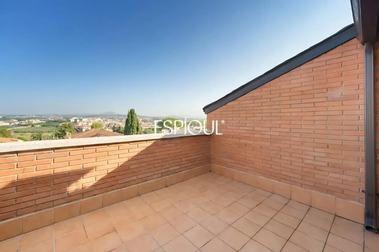 Exclusive semi-detached house for sale in the Eixample of Sant Cugat del Vallès