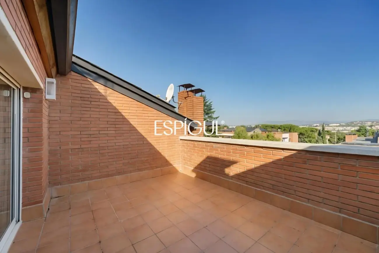 Exclusive semi-detached house for sale in the Eixample of Sant Cugat del Vallès