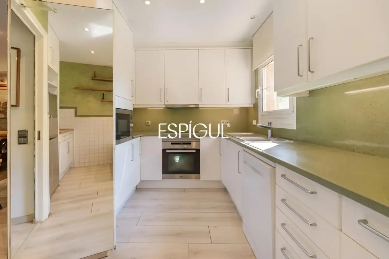 Exclusive semi-detached house for sale in the Eixample of Sant Cugat del Vallès
