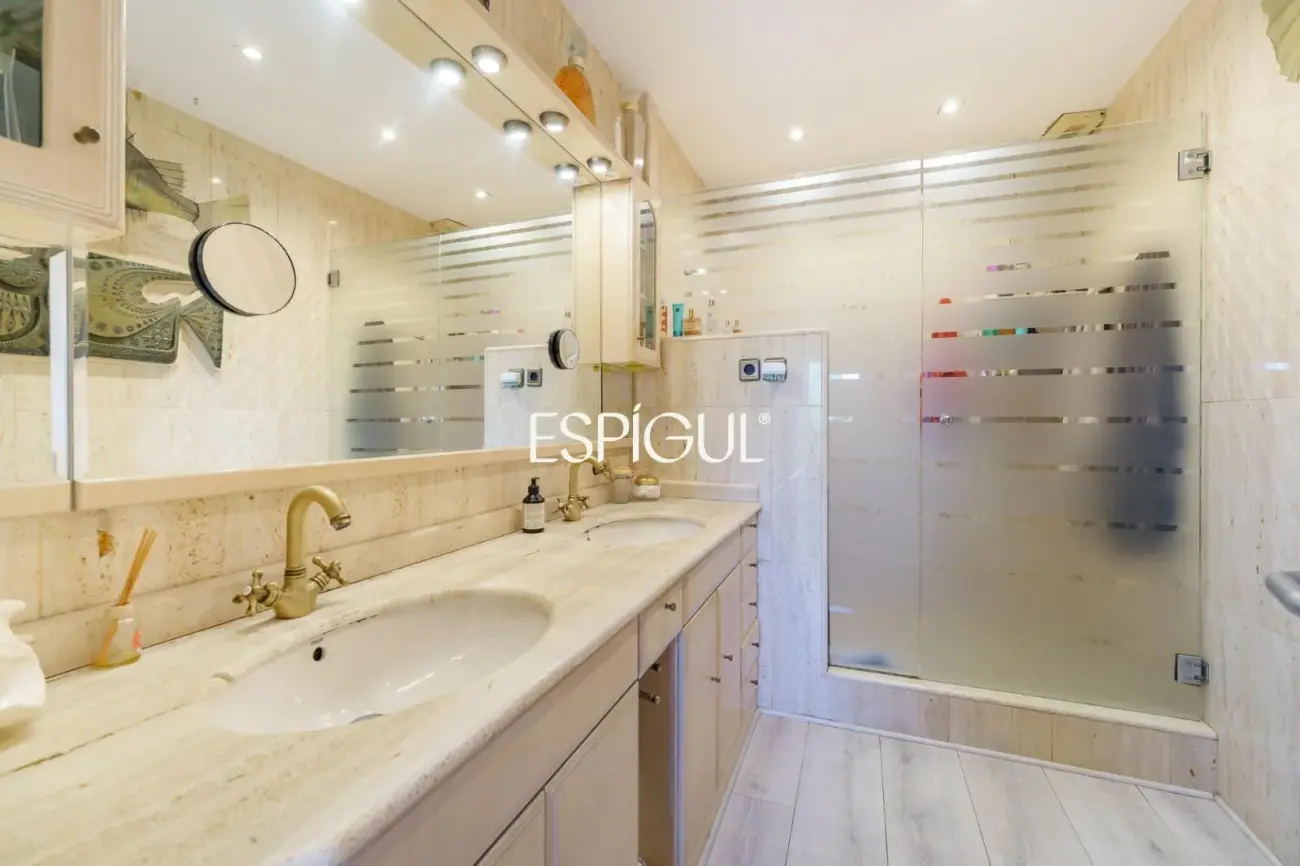 Exclusive semi-detached house for sale in the Eixample of Sant Cugat del Vallès