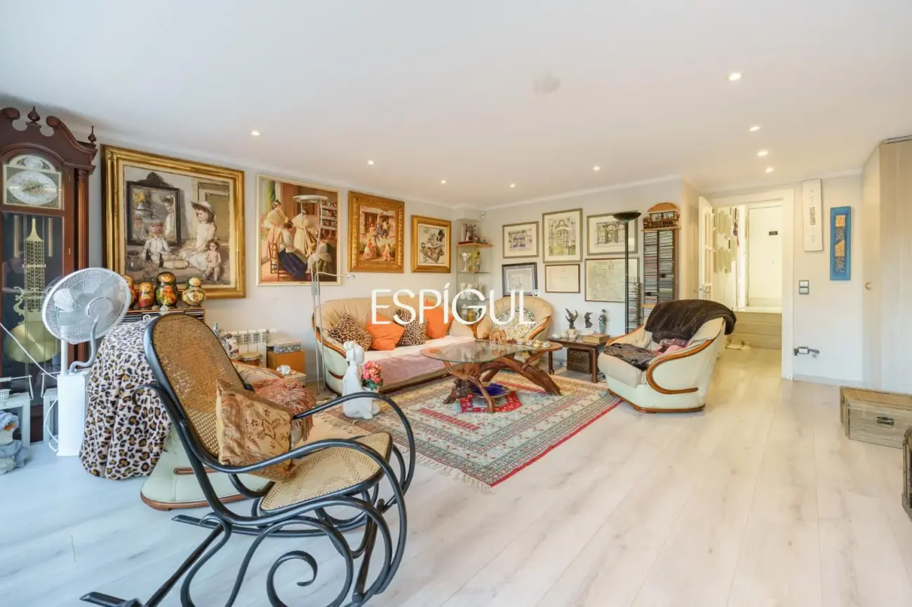 Exclusiva casa adosada en venta en el Eixample de Sant Cugat del Vallès