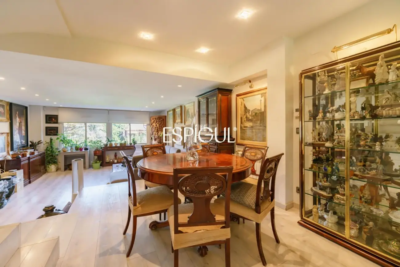Exclusiva casa adosada en venta en el Eixample de Sant Cugat del Vallès
