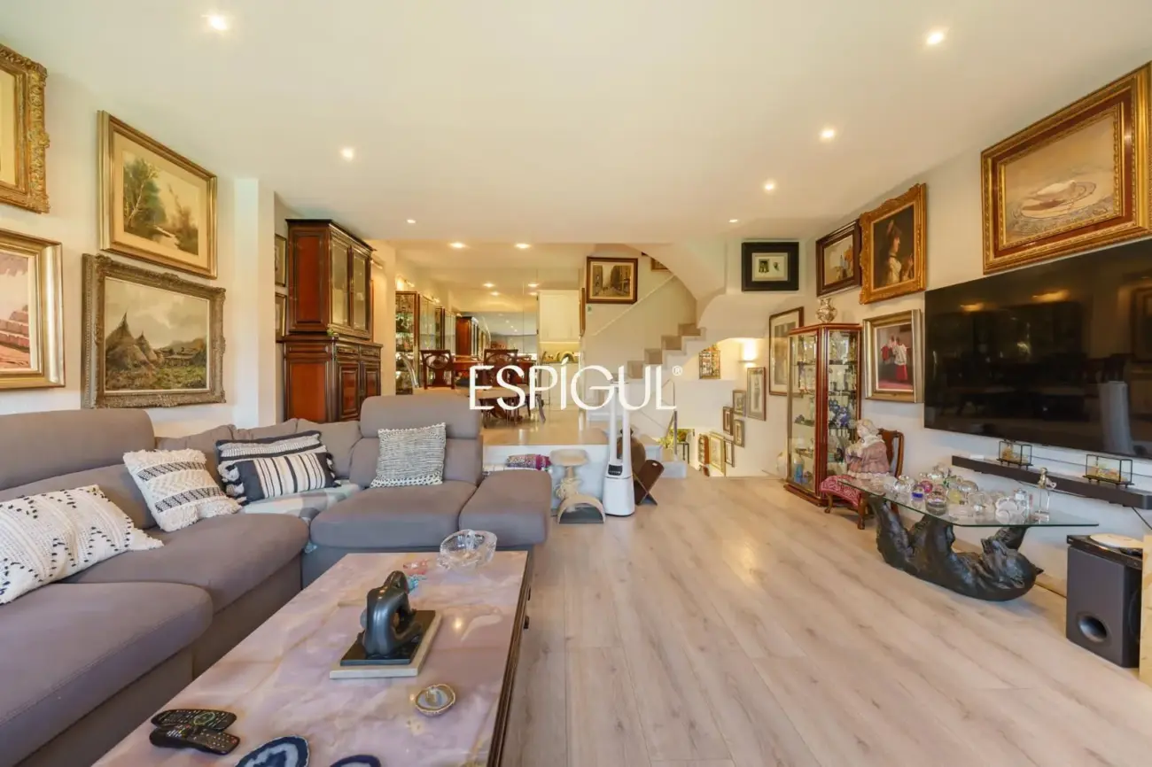 Exclusiva casa adosada en venta en el Eixample de Sant Cugat del Vallès