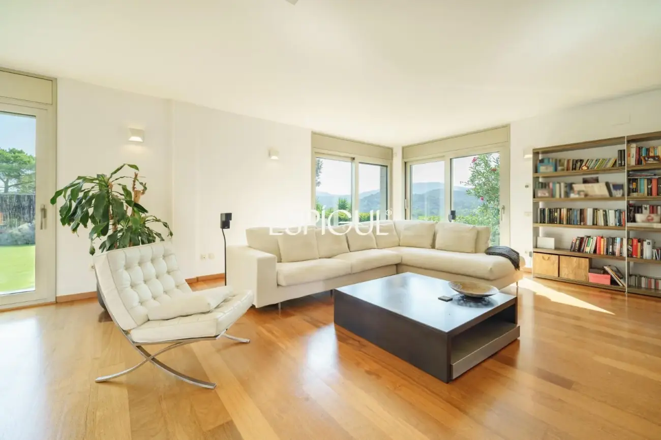 Villa design exclusive avec piscine privée et vue sur le club de golf de Vallromanes