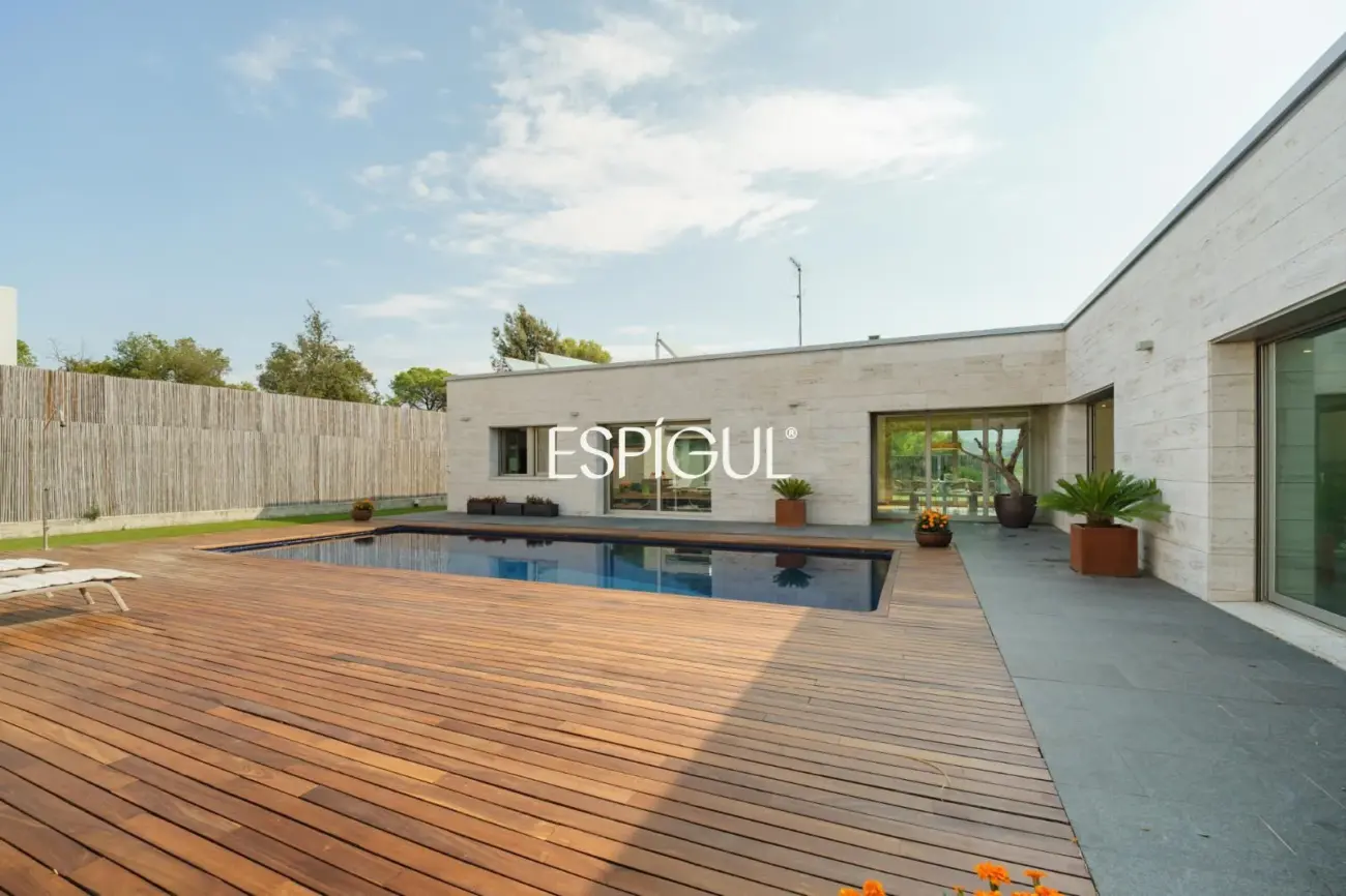 Villa design exclusive avec piscine privée et vue sur le club de golf de Vallromanes