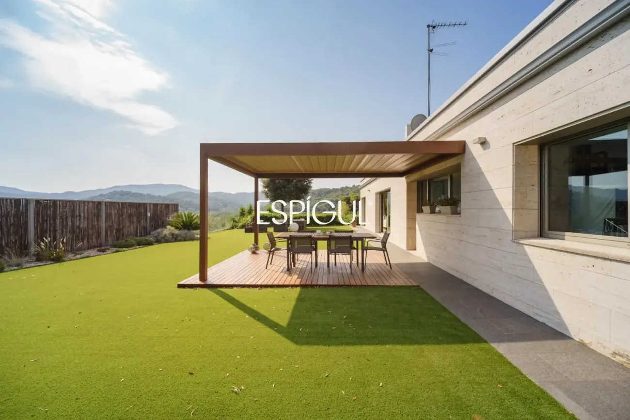 Villa design exclusive avec piscine privée et vue sur le club de golf de Vallromanes