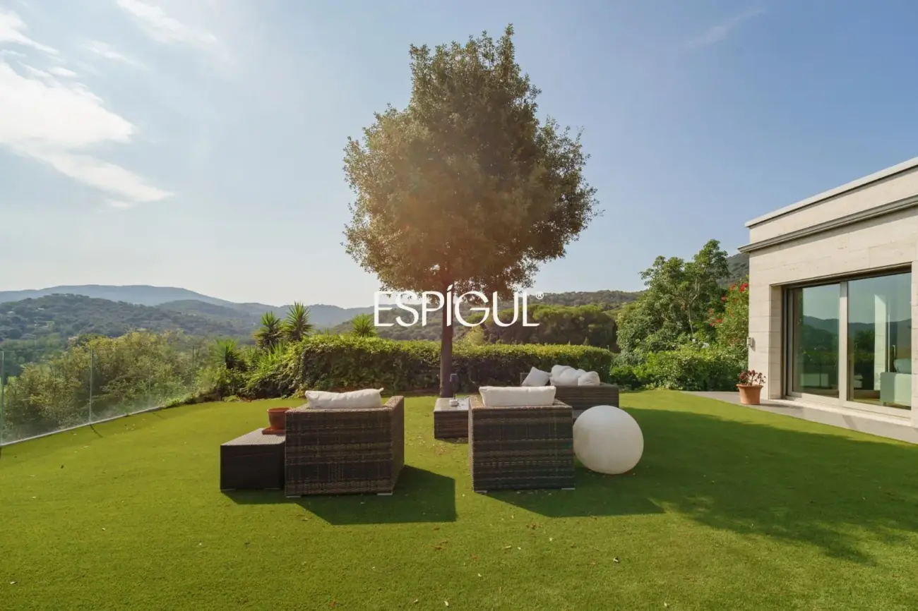 Villa design exclusive avec piscine privée et vue sur le club de golf de Vallromanes