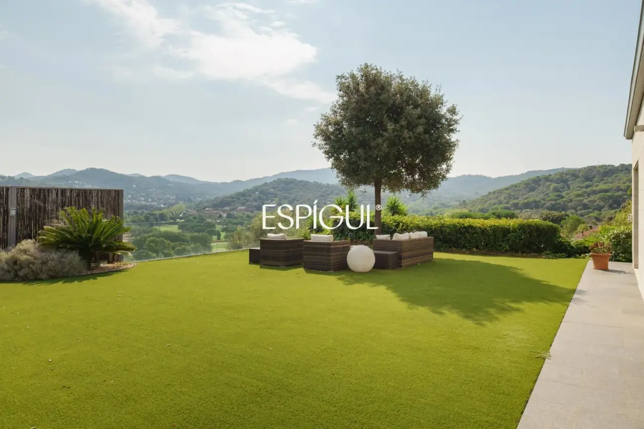 Villa design exclusive avec piscine privée et vue sur le club de golf de Vallromanes