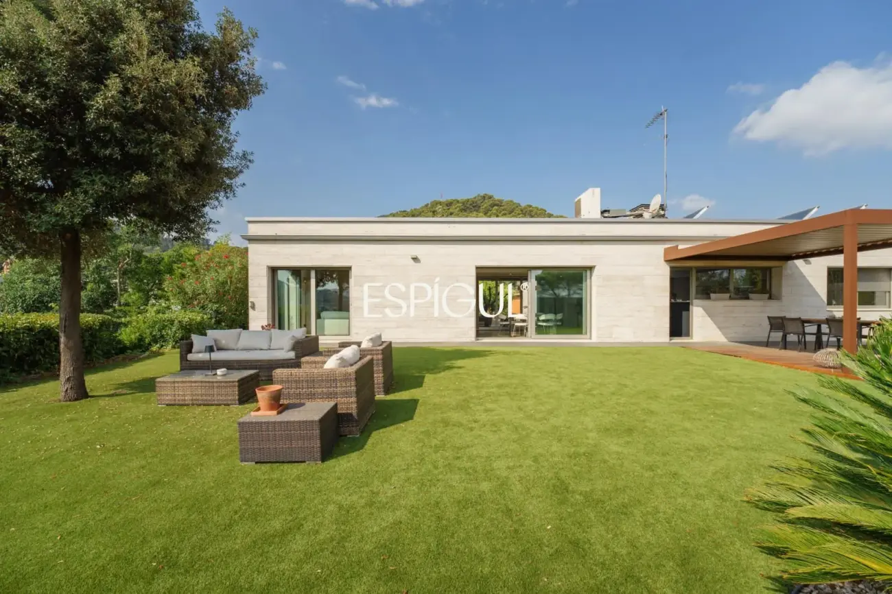 Villa design exclusive avec piscine privée et vue sur le club de golf de Vallromanes