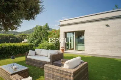 Villa design exclusive avec piscine privée et vue sur le club de golf de Vallromanes