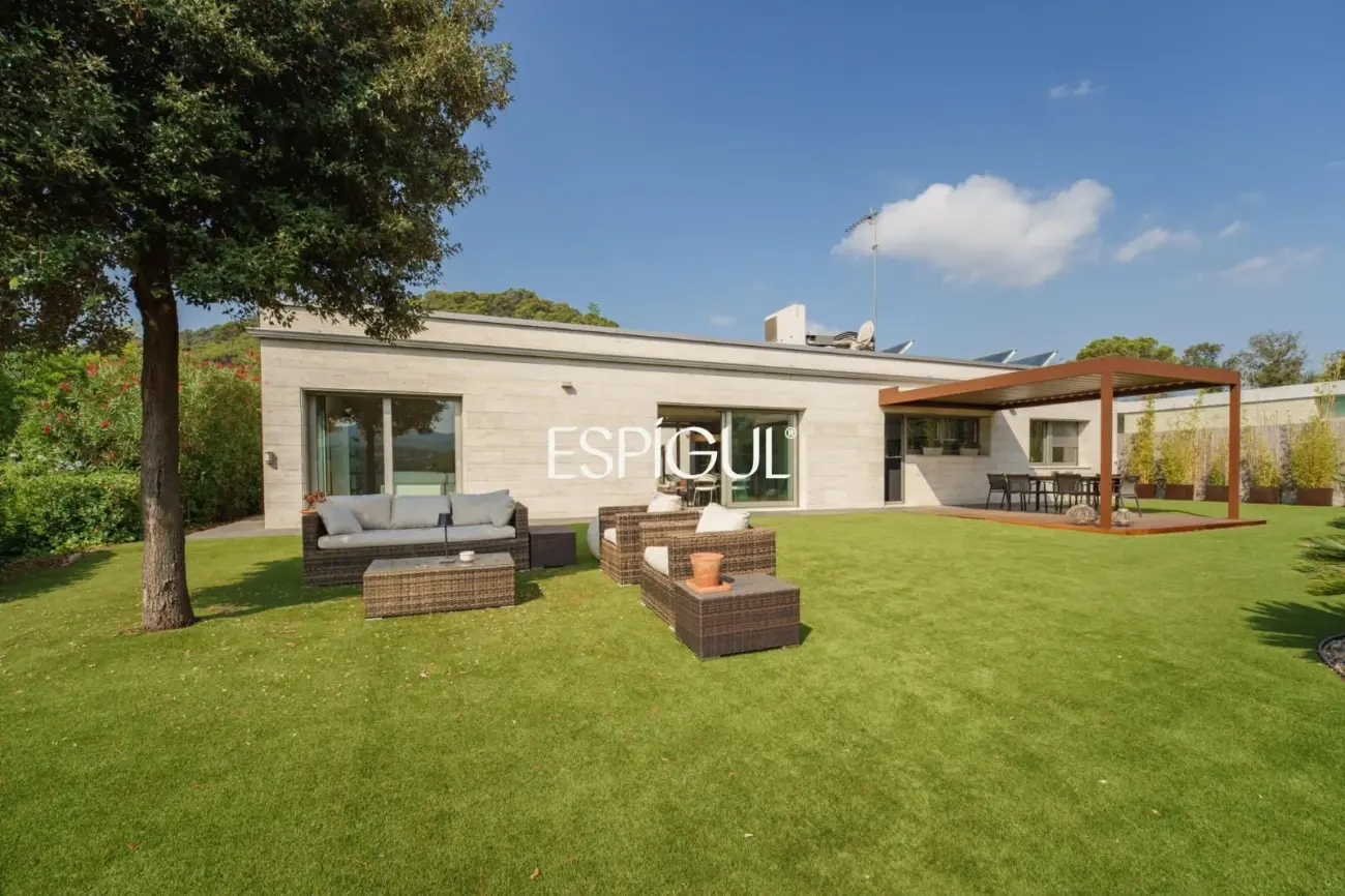 Villa design exclusive avec piscine privée et vue sur le club de golf de Vallromanes