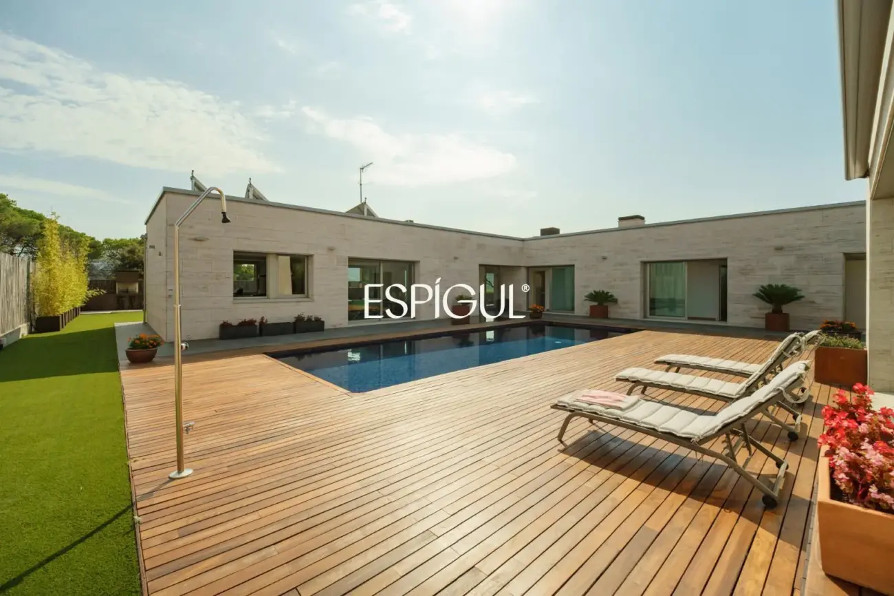 Villa design exclusive avec piscine privée et vue sur le club de golf de Vallromanes