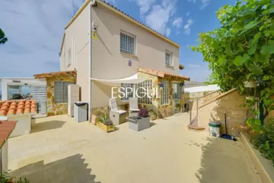 Exclusiva casa en venta con vistas panorámicas y piscina climatizada en Rubí, Les Martines