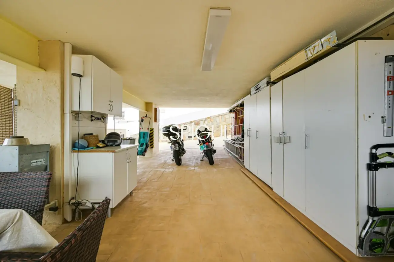 Exclusiva casa en venta con vistas panorámicas y piscina climatizada en Rubí, Les Martines