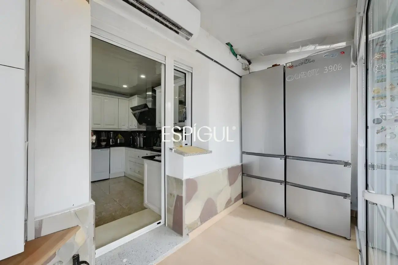 Exclusiva casa en venta con vistas panorámicas y piscina climatizada en Rubí, Les Martines