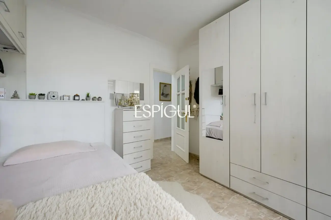 Exclusiva casa en venta con vistas panorámicas y piscina climatizada en Rubí, Les Martines