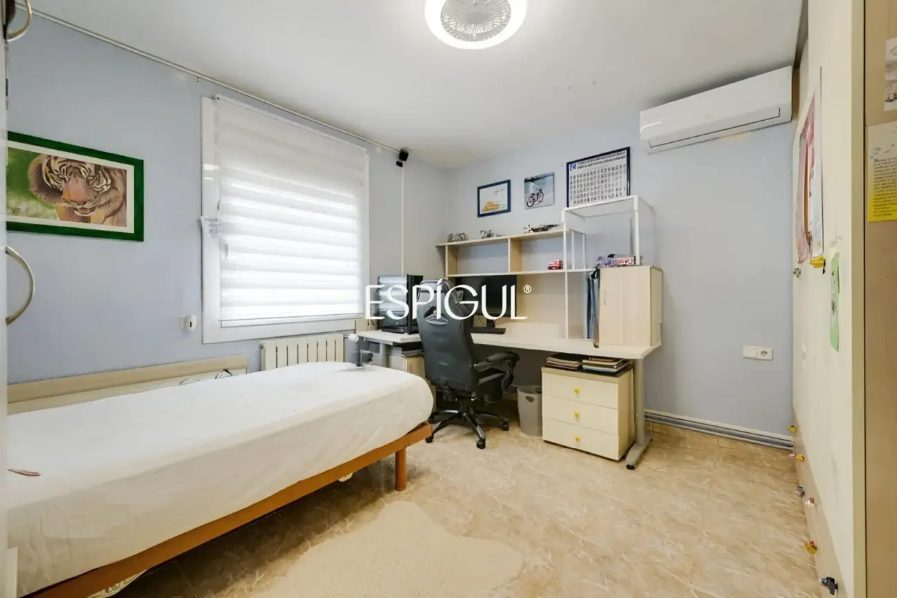 Exclusiva casa en venta con vistas panorámicas y piscina climatizada en Rubí, Les Martines