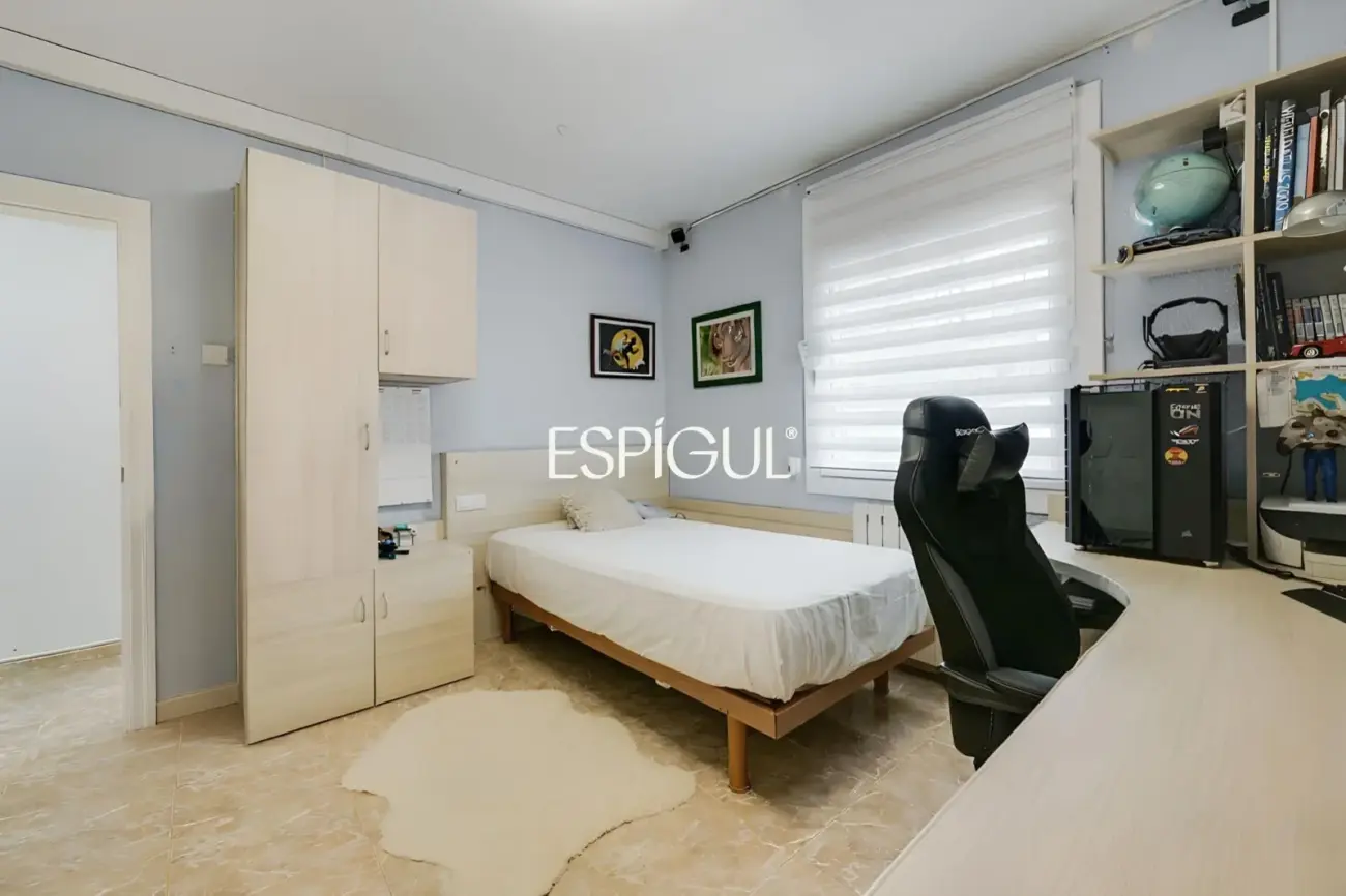 Exclusiva casa en venta con vistas panorámicas y piscina climatizada en Rubí, Les Martines