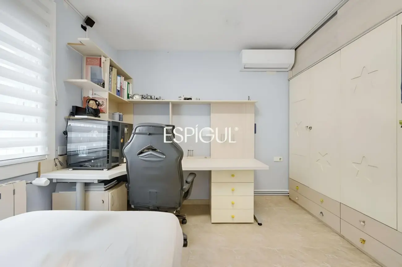 Exclusiva casa en venta con vistas panorámicas y piscina climatizada en Rubí, Les Martines