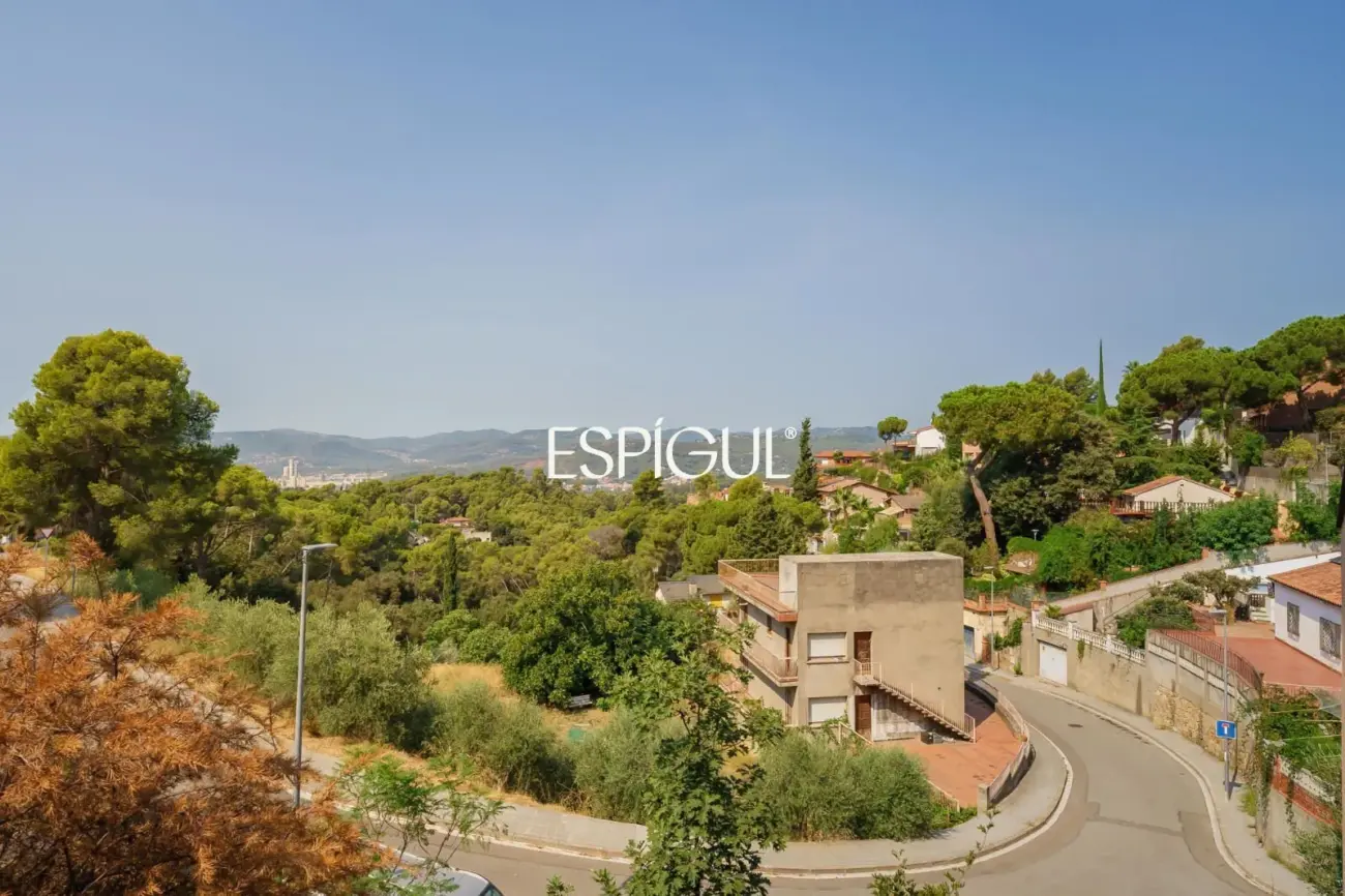 Exclusiva propiedad reformada en Collserola: diseño, vistas a la montaña y máxima tranquilidad