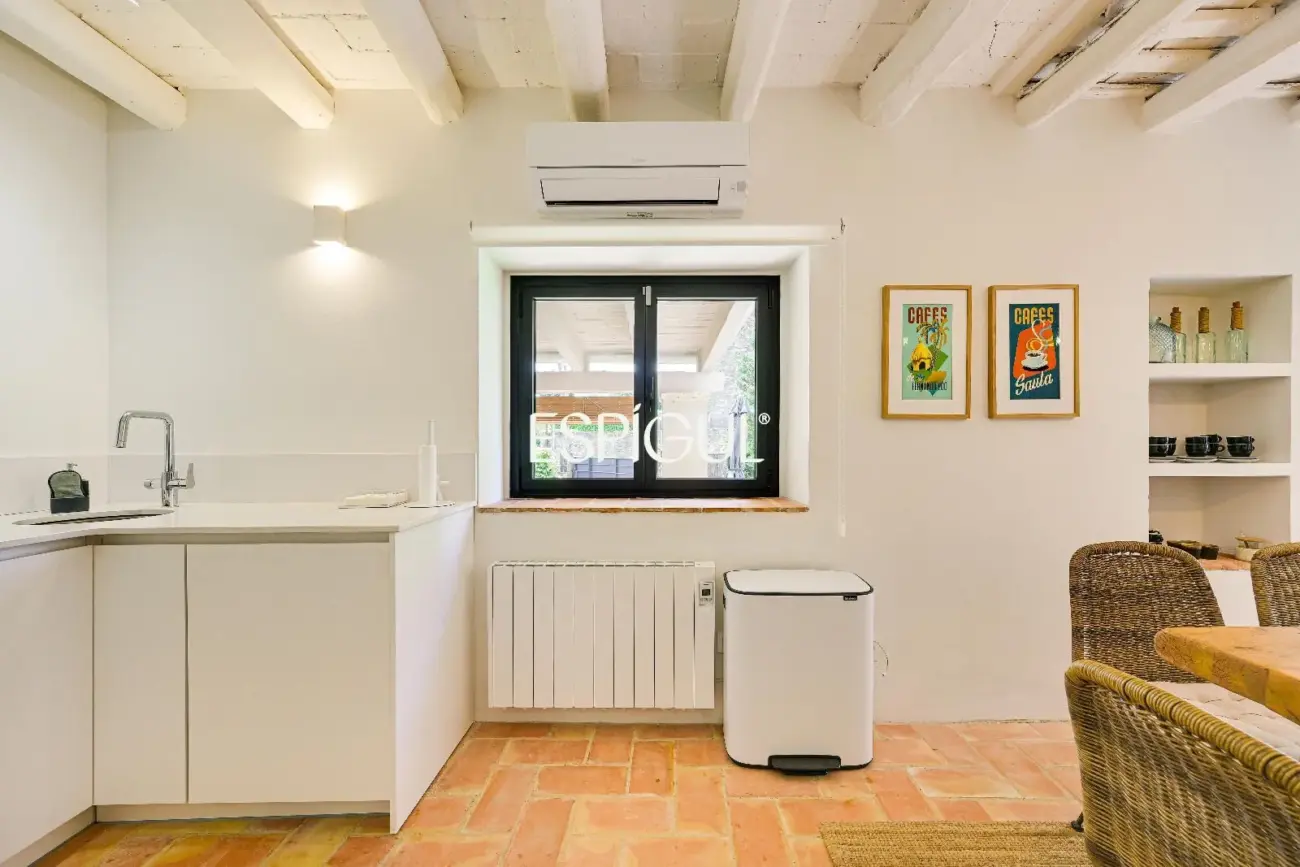 Exclusiva vivienda con piscina y vistas en Castell d’Empordà