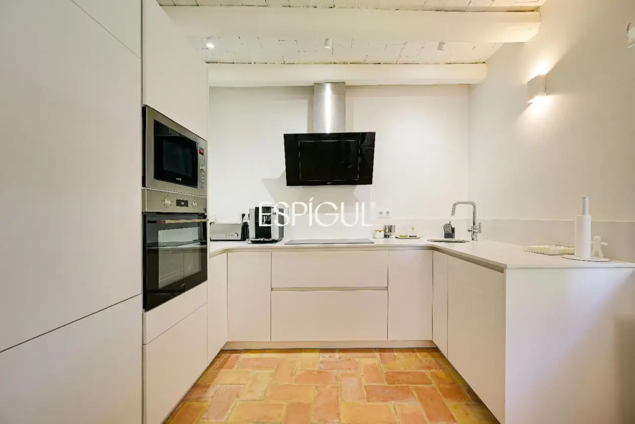 Exclusiva vivienda con piscina y vistas en Castell d’Empordà