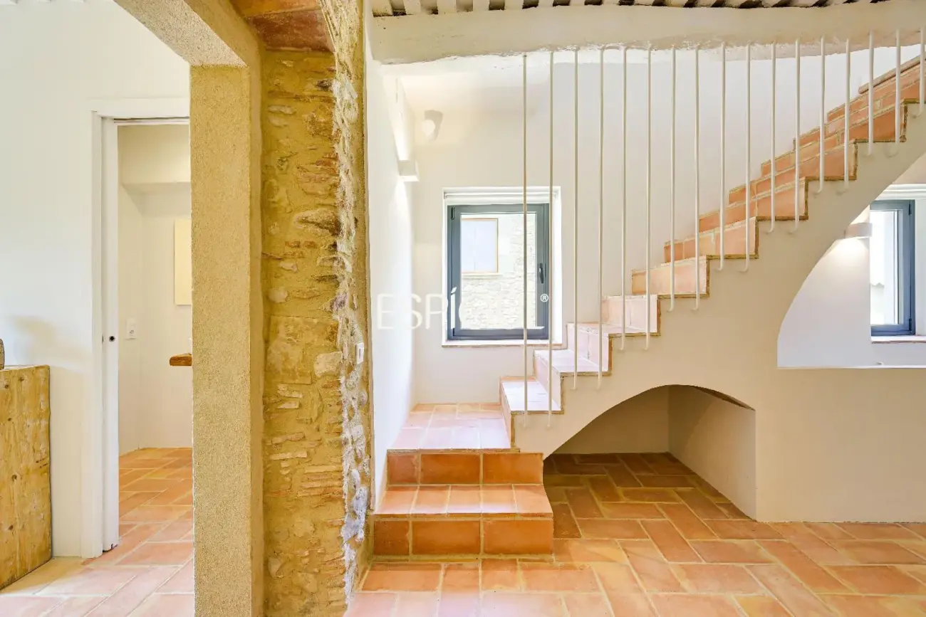 Exclusiva vivienda con piscina y vistas en Castell d’Empordà