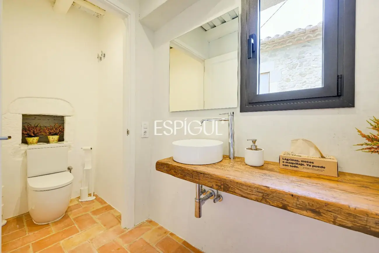 Exclusiva vivienda con piscina y vistas en Castell d’Empordà