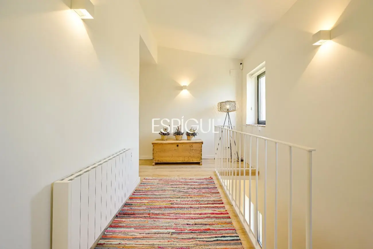 Exclusiva vivienda con piscina y vistas en Castell d’Empordà