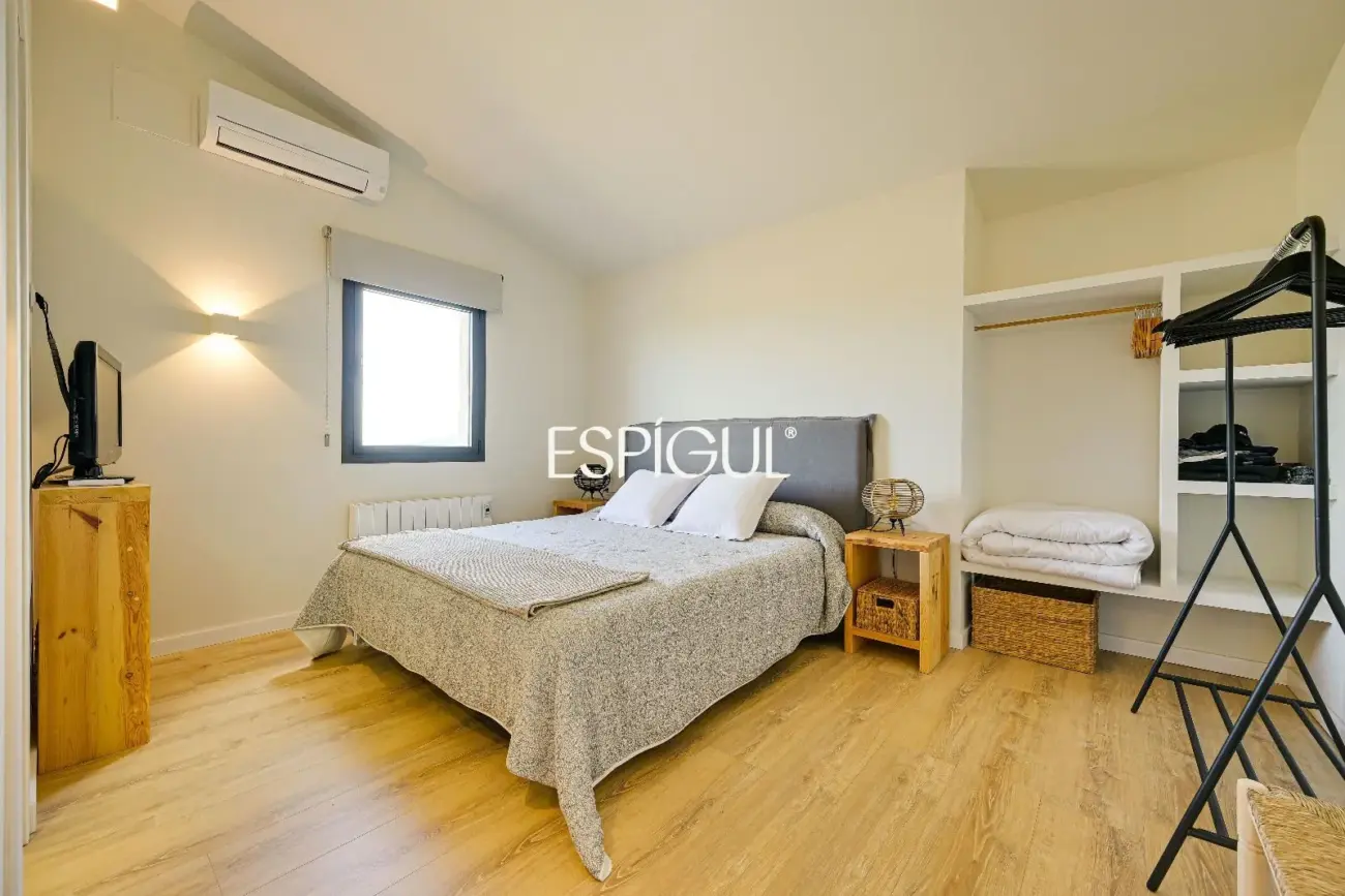 Exclusiva vivienda con piscina y vistas en Castell d’Empordà