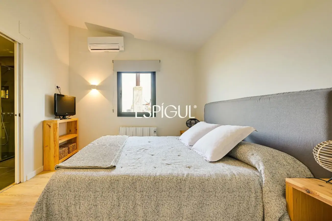 Exclusiva vivienda con piscina y vistas en Castell d’Empordà