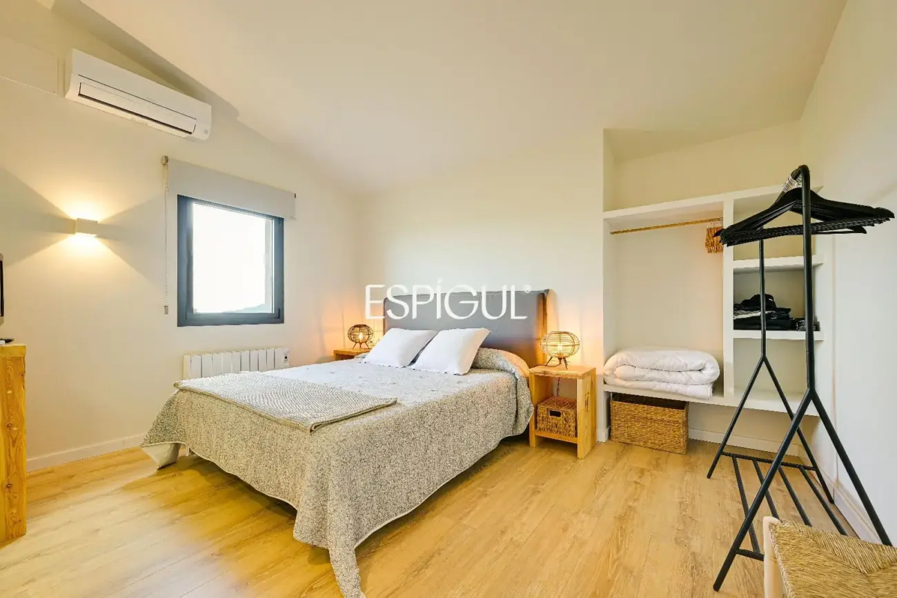 Exclusiva vivienda con piscina y vistas en Castell d’Empordà