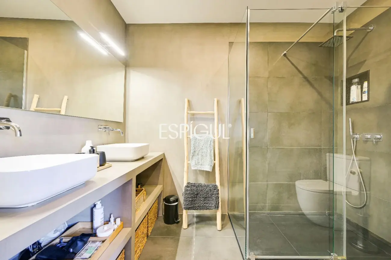 Exclusiva vivienda con piscina y vistas en Castell d’Empordà