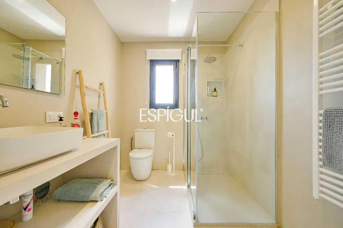 Exclusiva vivienda con piscina y vistas en Castell d’Empordà