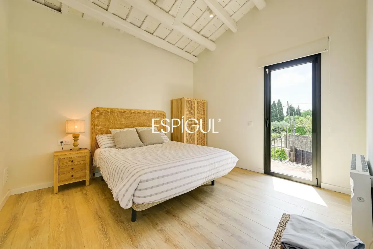 Exclusiva vivienda con piscina y vistas en Castell d’Empordà