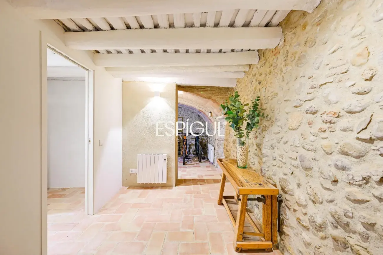 Exclusiva vivienda con piscina y vistas en Castell d’Empordà