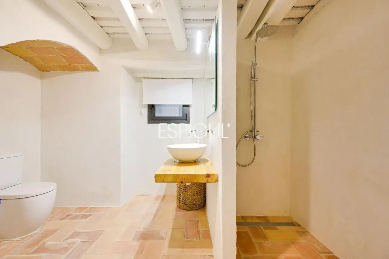 Exclusiva vivienda con piscina y vistas en Castell d’Empordà