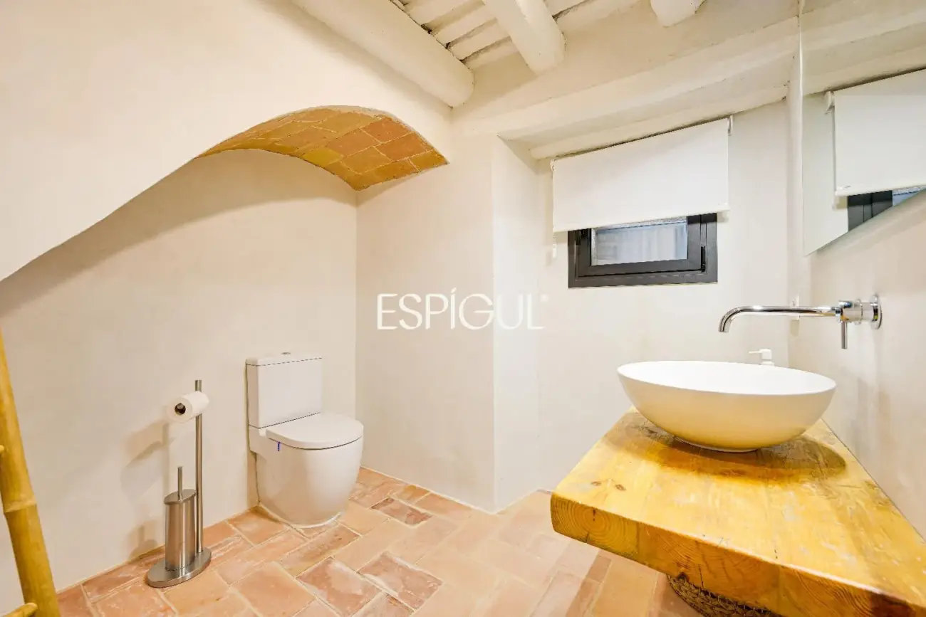Exclusiva vivienda con piscina y vistas en Castell d’Empordà