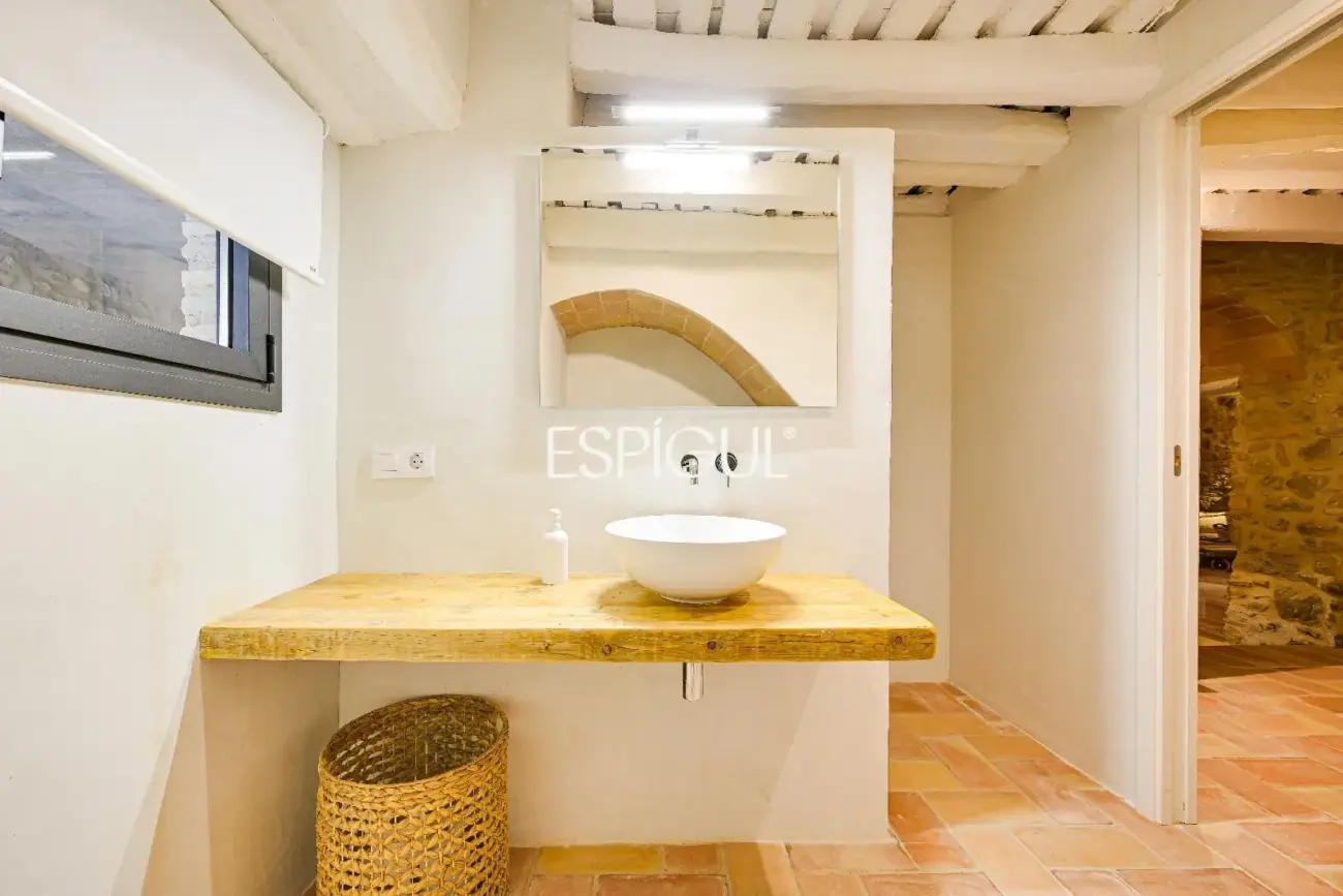 Exclusiva vivienda con piscina y vistas en Castell d’Empordà