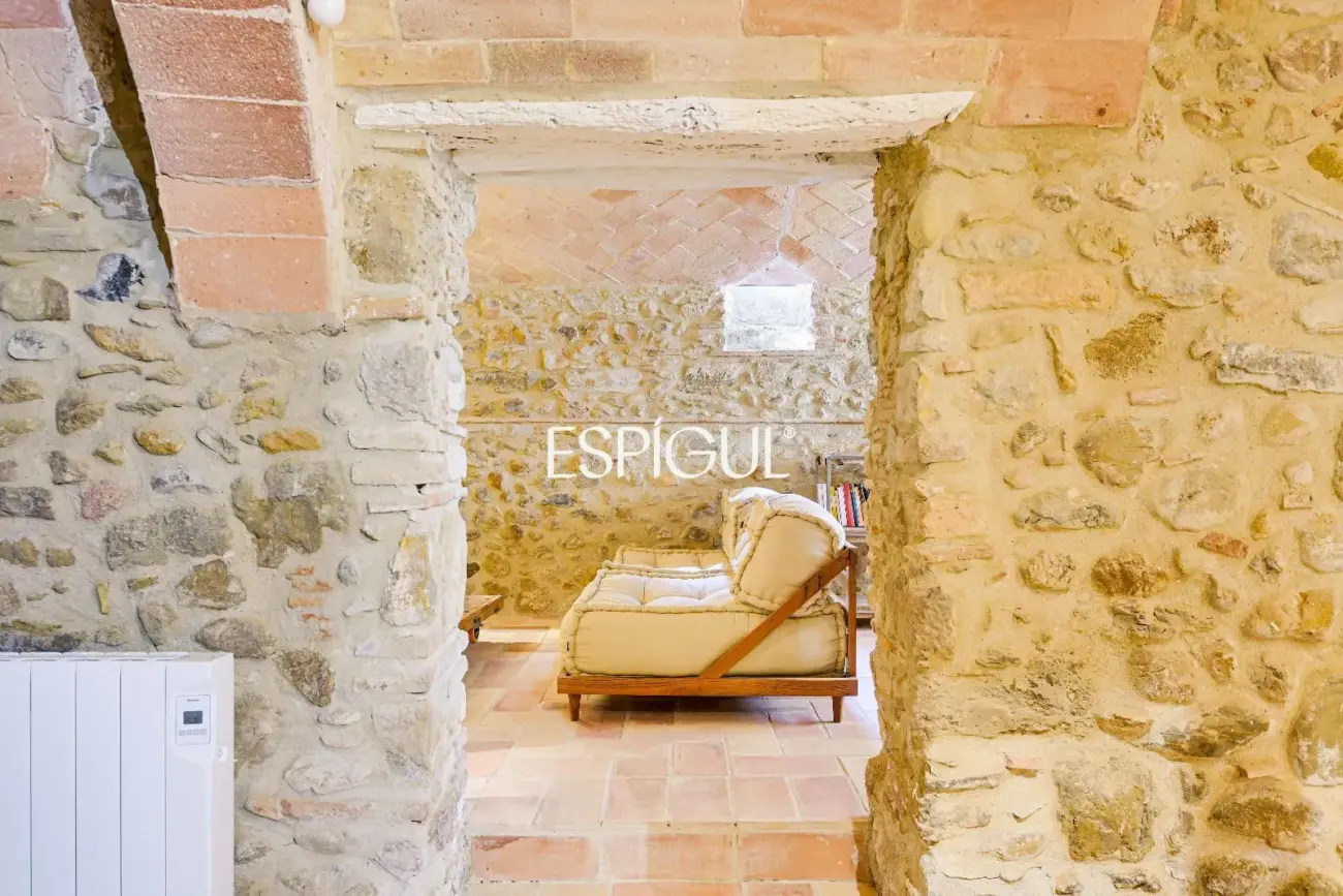 Exclusiva vivienda con piscina y vistas en Castell d’Empordà