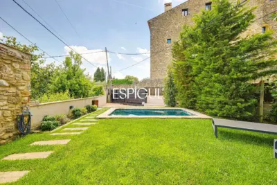 Exclusiva vivienda con piscina y vistas en Castell d’Empordà