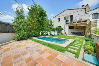 Exclusiva vivienda con piscina y vistas en Castell d’Empordà