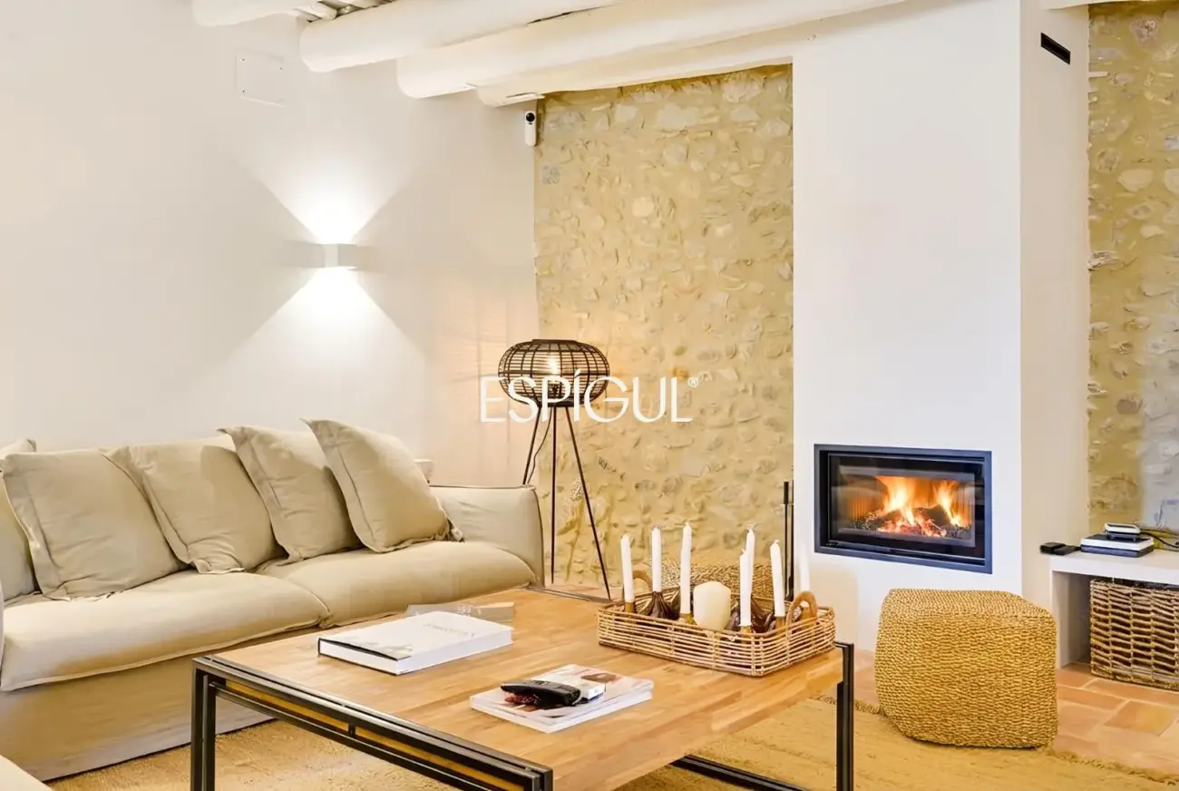 Exclusiva vivienda con piscina y vistas en Castell d’Empordà
