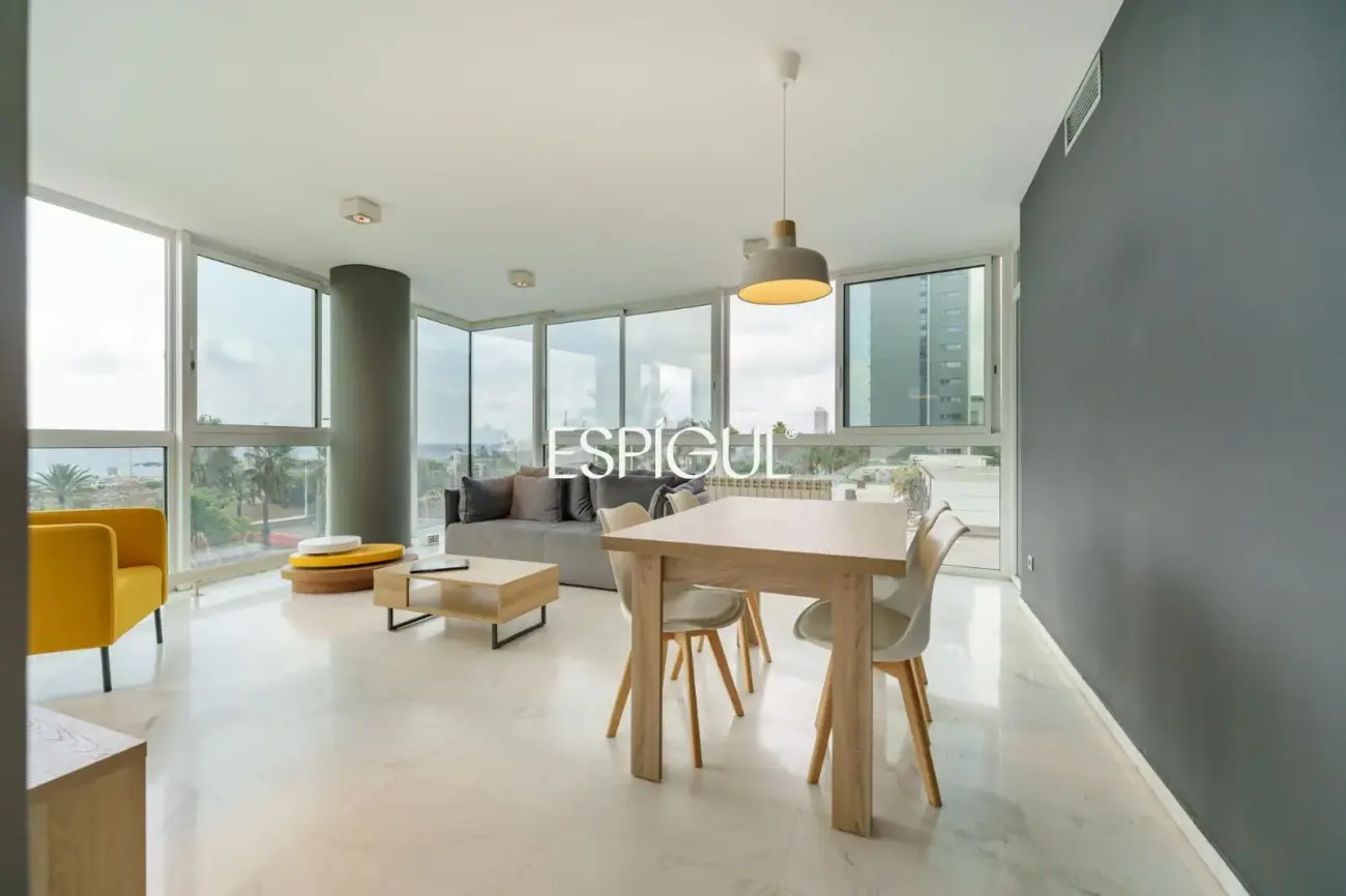 Exclusiva vivienda frente al mar en edificio de Ricardo Bofill